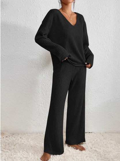 Edina – V-Neck And Knit Pattern Two-Piece Set