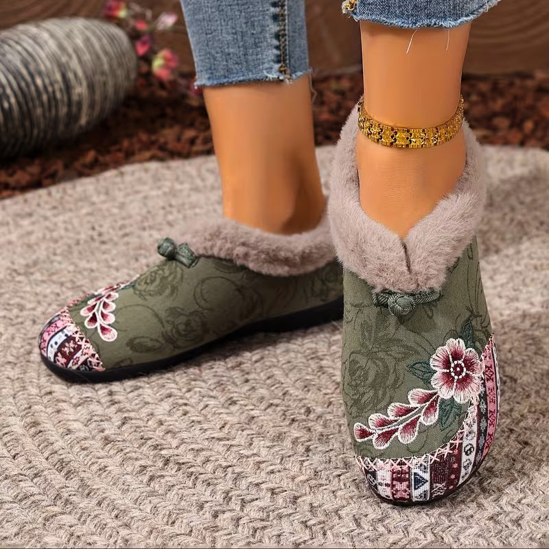 Helis - Slippers with Floral Embroidery and Plush Trim