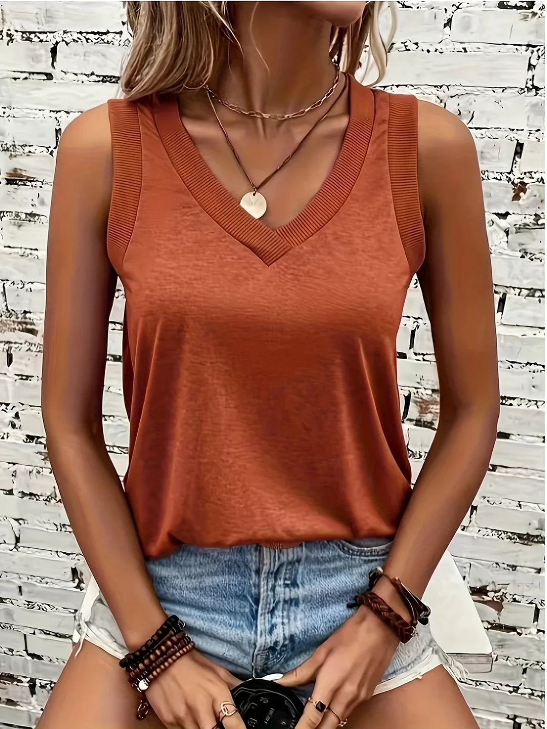 Analia - Breathable V-Neck And Sleeveless Top
