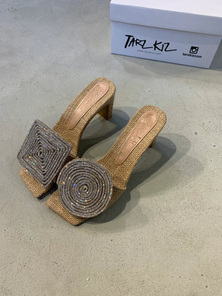 Wanwisa - Square Sandals With A Round Heel