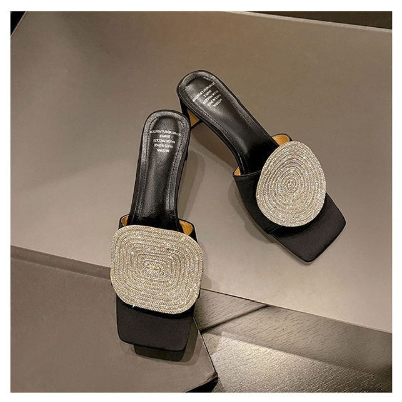 Wanwisa - Square Sandals With A Round Heel