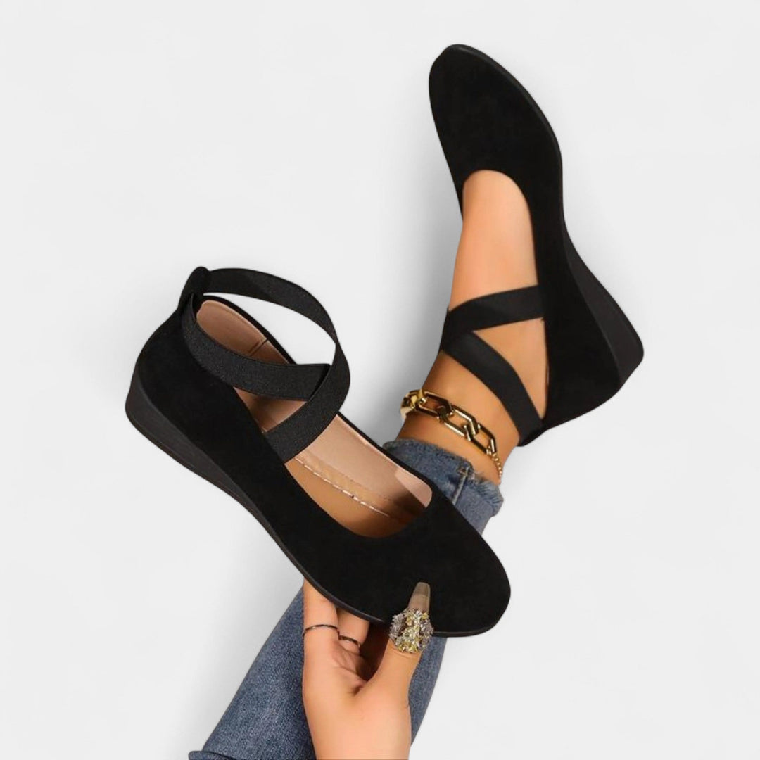 Eniola - Comfortable Sneakers With Strap