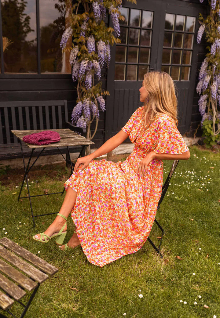 Sampaio - Elegant V-Neck Dress With Floral Print