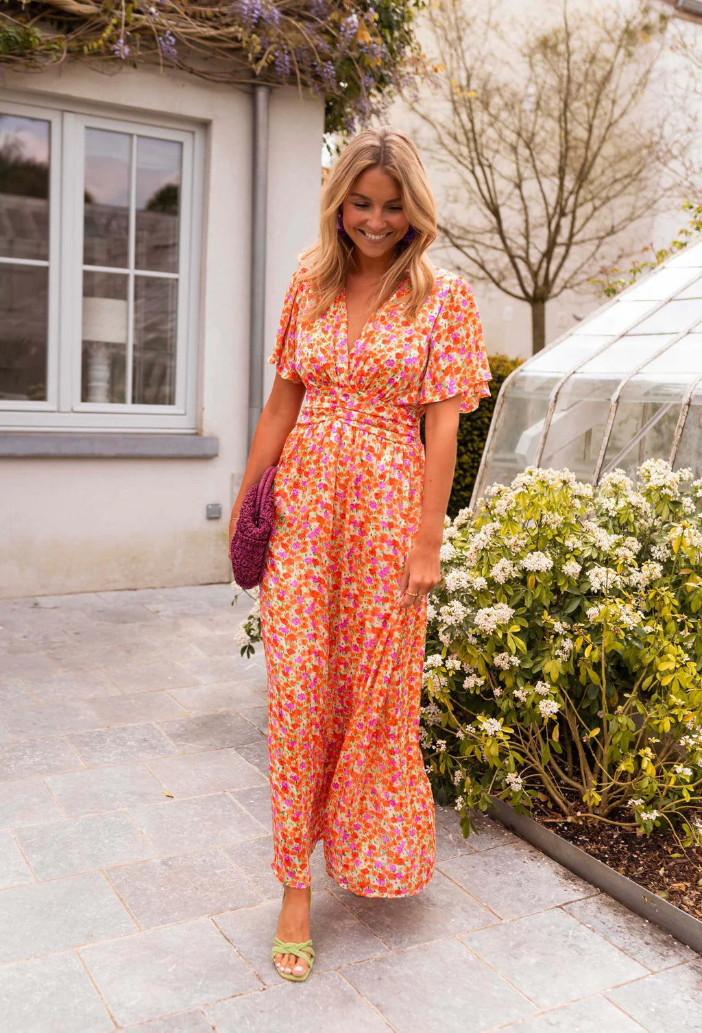 Sampaio - Elegant V-Neck Dress With Floral Print